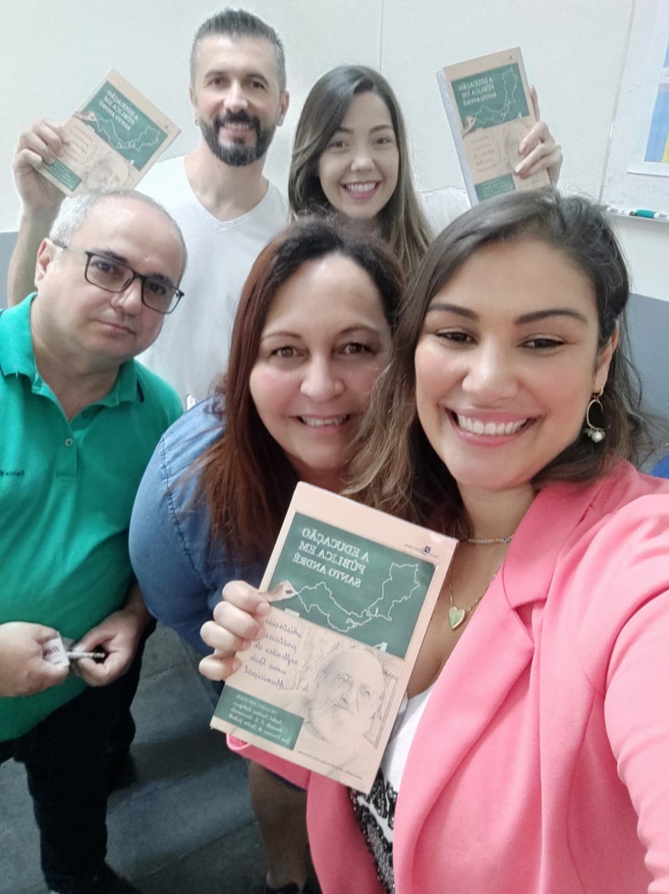 Imagem de Diretora do Sindserv conta práticas pedagógicas de Santo André em livro