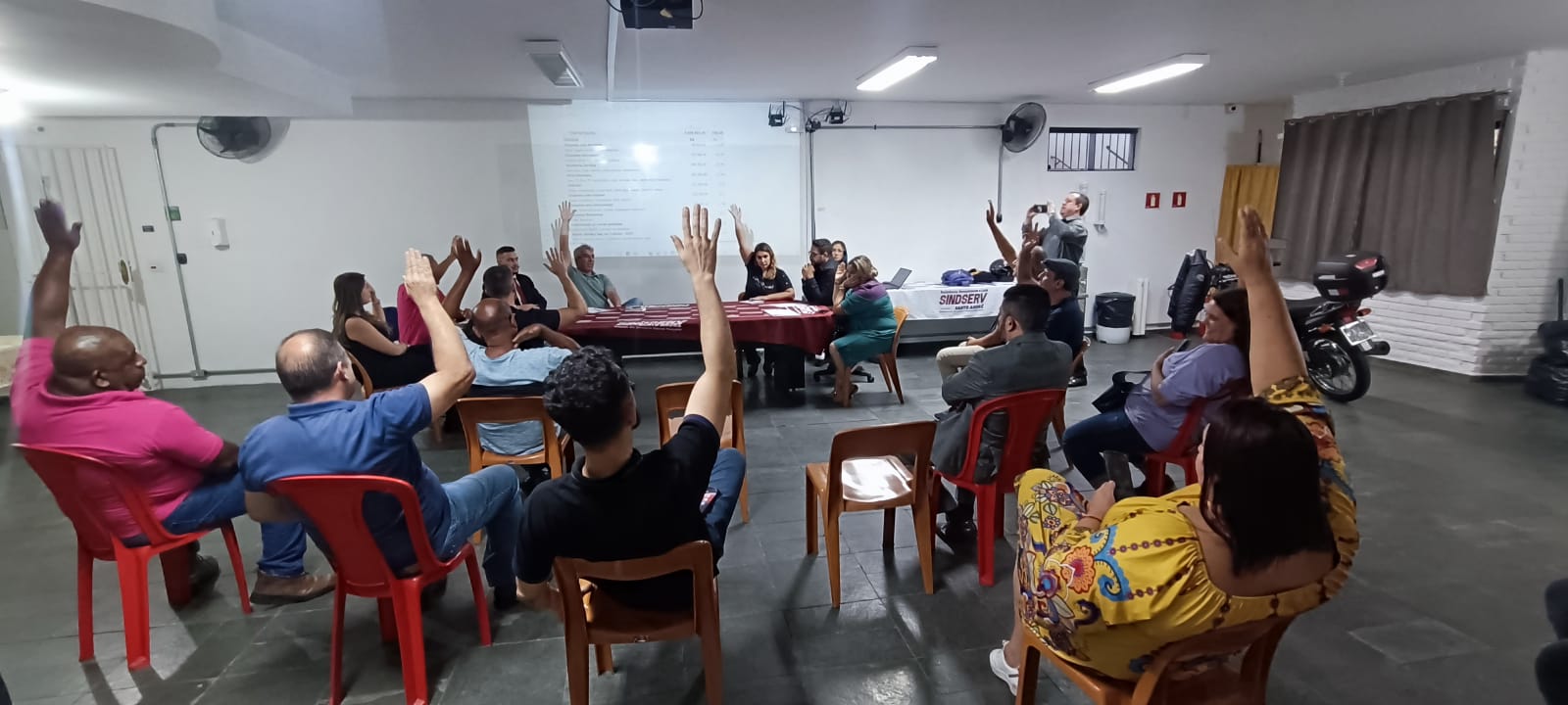 Imagem de Servidores associados aprovam balanço contábil e prestação de contas do Sindicato
