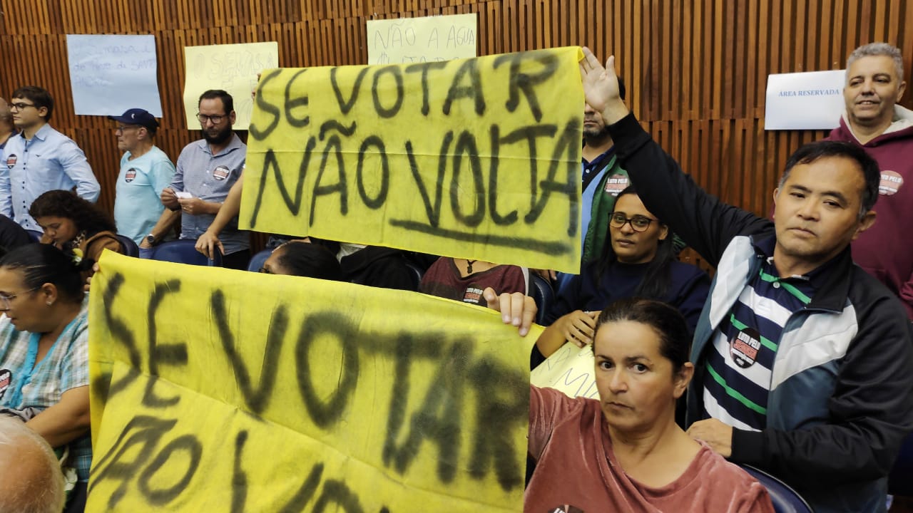 Imagem de Não à entrega do Semasa: Trabalhadores lotam Câmara e vereadores aprovam CPI para investigar autarquia