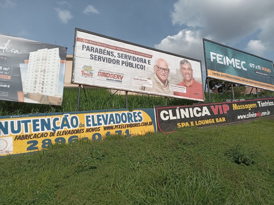 Imagem de Dia Internacional dos Trabalhadores: outdoor do Sindserv Santo André parabeniza servidores da cidade 

