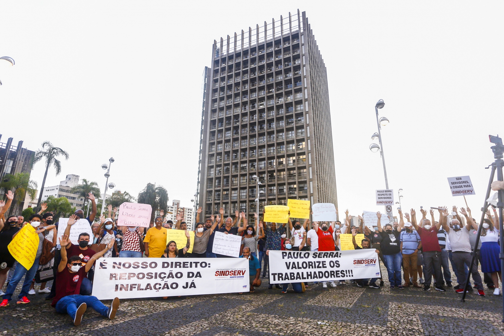 Imagem de Servidores repudiam aprovação relâmpago do PL de Serra e farão paralisações 