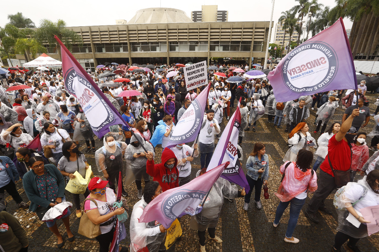 Imagem de Servidores de Santo André lotam Paço e pedem reabertura imediata das negociações com Prefeitura